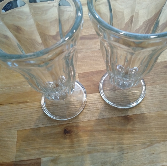 Set of 2 Soda Malt Sundae Glasses Shakes Parfait - Picture 3 of 8